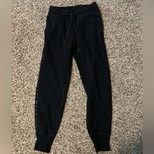 Black Under Armour Sweatpants Small